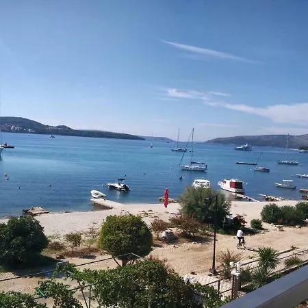 Gina * Τρογκίρ