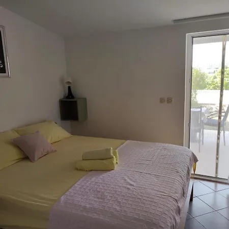 Gina Apartman